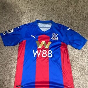 Crystal Palace home soccer jerseys size medium #25 Eze very good condition